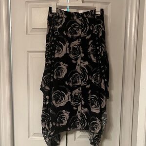 Hot topic Handkerchief hem suspenders style skirt